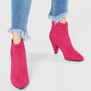 Faux suede pink botties !